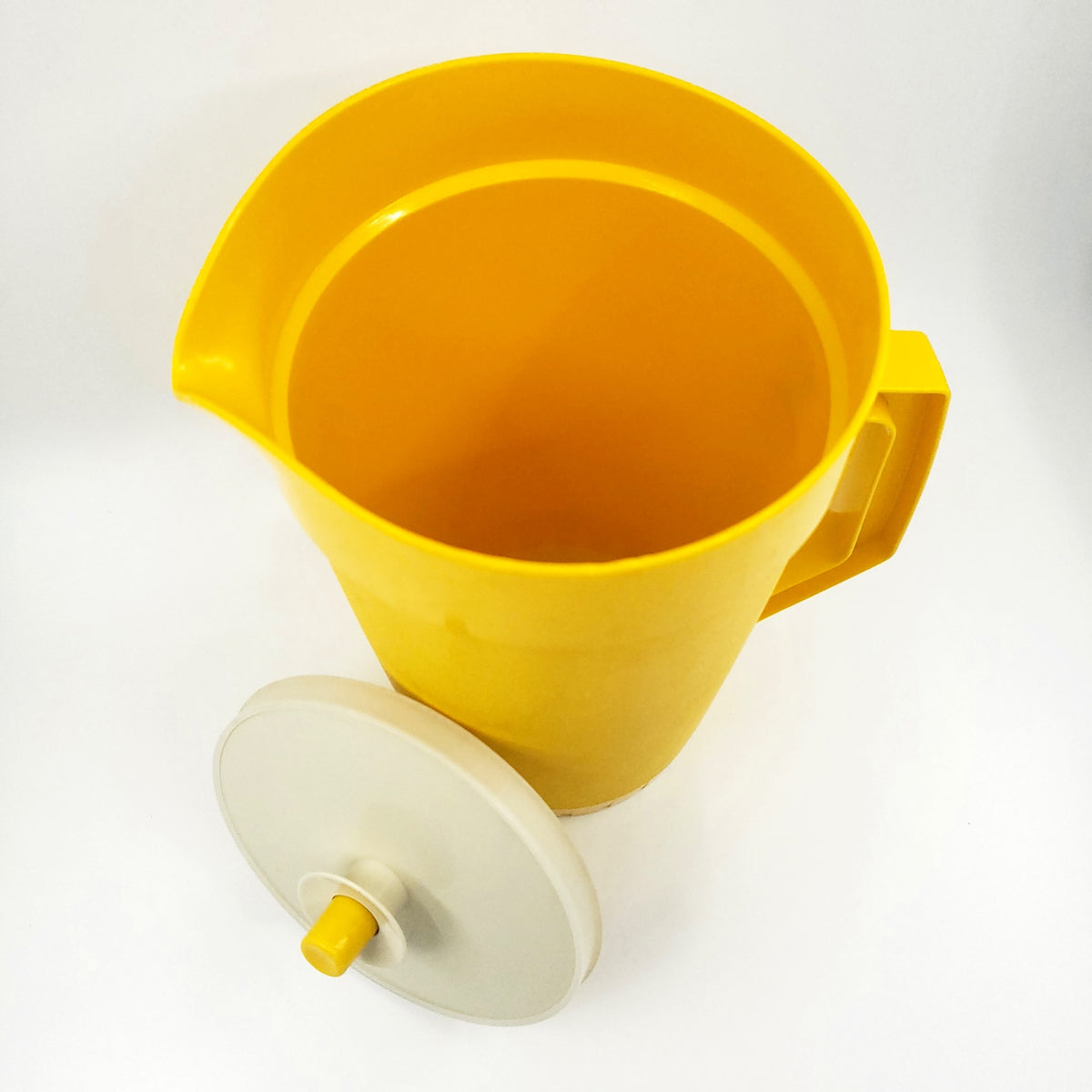 Vintage Tupperware 1 1/2 Qt Juice Pitcher Turquoise W Yellow